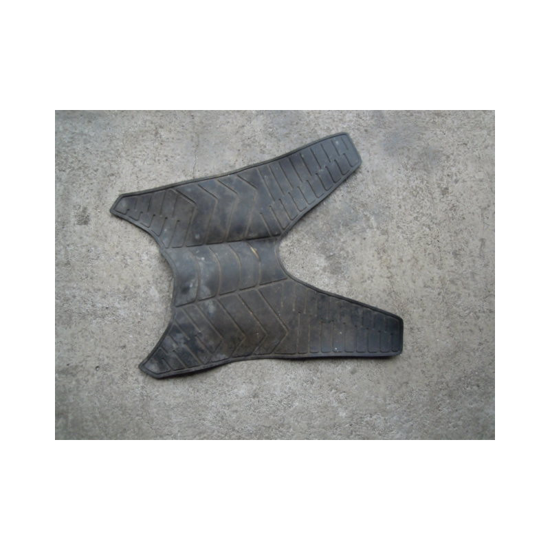 Suzuki AN 125 guma pod nogi