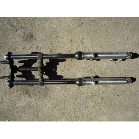 Suzuki GN 125 Lagi przednie zawieszenie oryginał