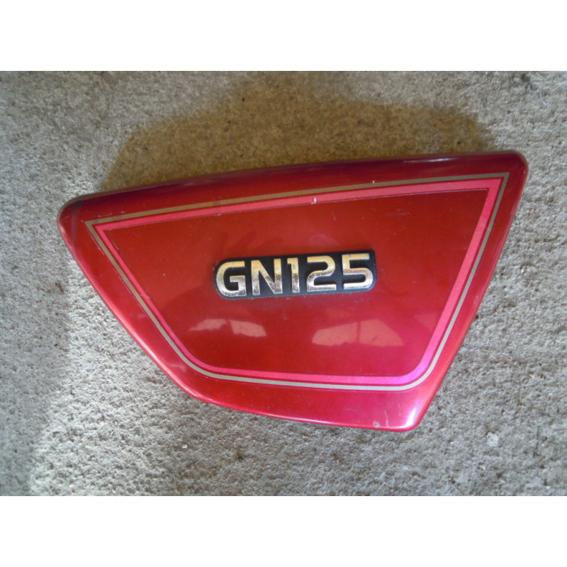 Suzuki GN 125 Boczek pwawy osłona akumulatora oryginał