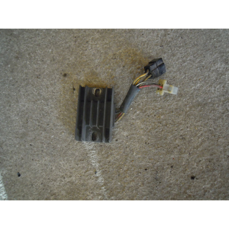Suzuki GN 125 Regulator napięcia oryginał
