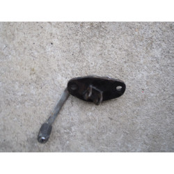 Hyosung GA 125 Cruise II uchwyt podnóżka lewy dzwignia zmiany biegów