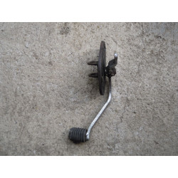 Hyosung GA 125 Cruise II uchwyt podnóżka lewy dzwignia zmiany biegów